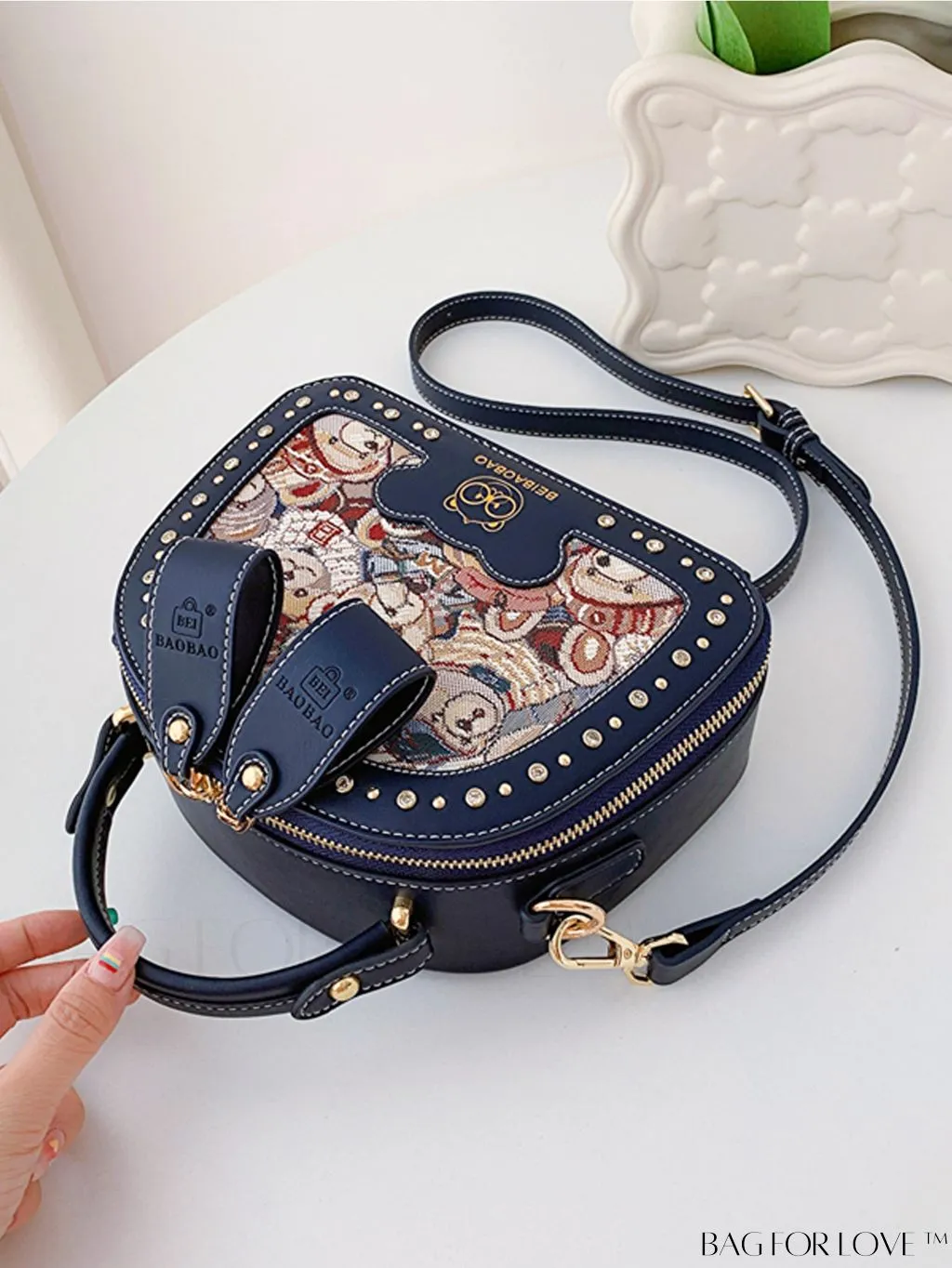 BagForLove - Chic Cartoon Bear Box Bag with Top Handle - Perfectly Stylish and Trendy!