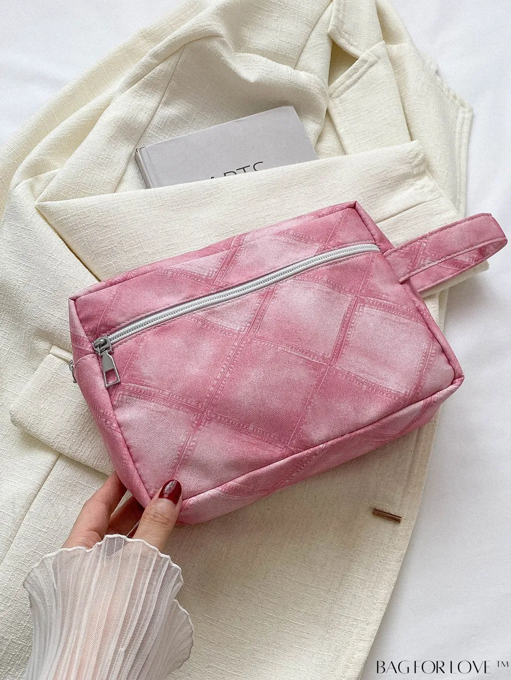 BagForLove - Chic Geometric Pattern Wristlet for Fashionable Individuals