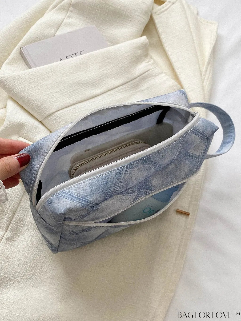 BagForLove - Chic Geometric Pattern Wristlet for Fashionable Individuals