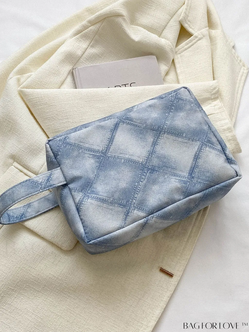 BagForLove - Chic Geometric Pattern Wristlet for Fashionable Individuals