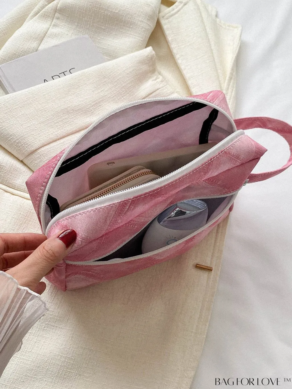 BagForLove - Chic Geometric Pattern Wristlet for Fashionable Individuals