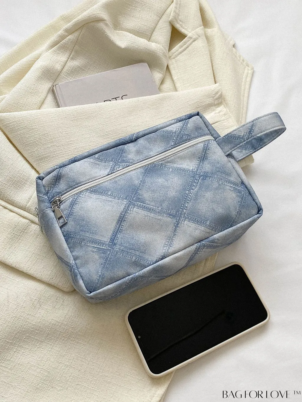 BagForLove - Chic Geometric Pattern Wristlet for Fashionable Individuals