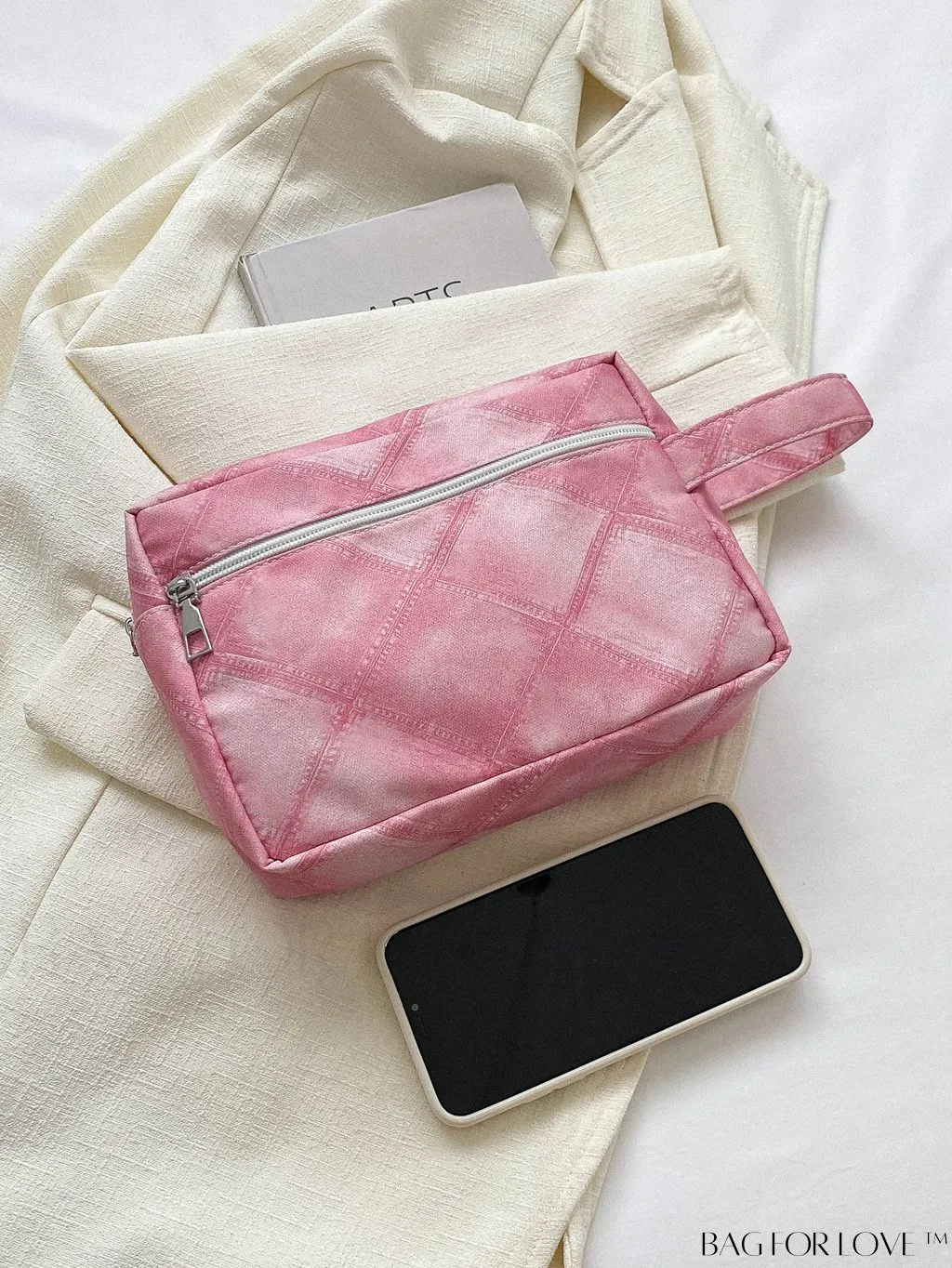 BagForLove - Chic Geometric Pattern Wristlet for Fashionable Individuals