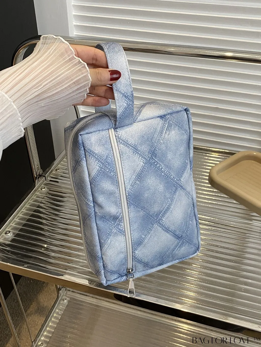 BagForLove - Chic Geometric Pattern Wristlet for Fashionable Individuals