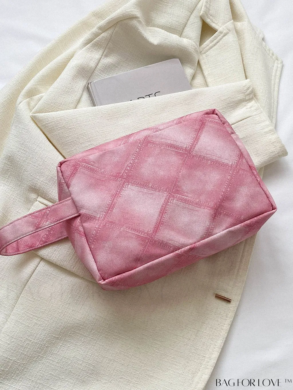 BagForLove - Chic Geometric Pattern Wristlet for Fashionable Individuals