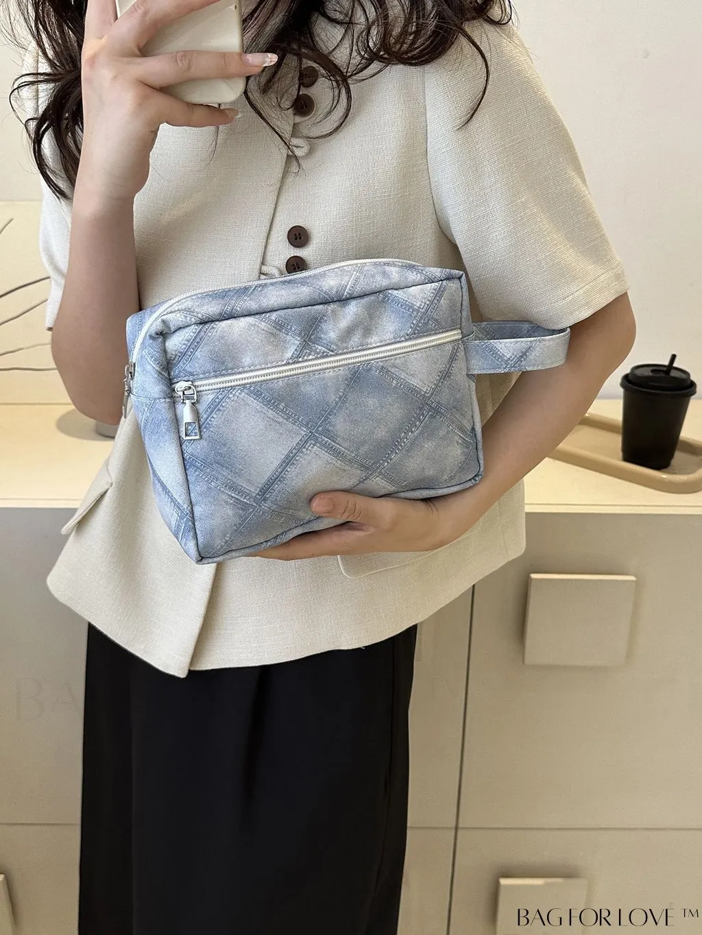 BagForLove - Chic Geometric Pattern Wristlet for Fashionable Individuals