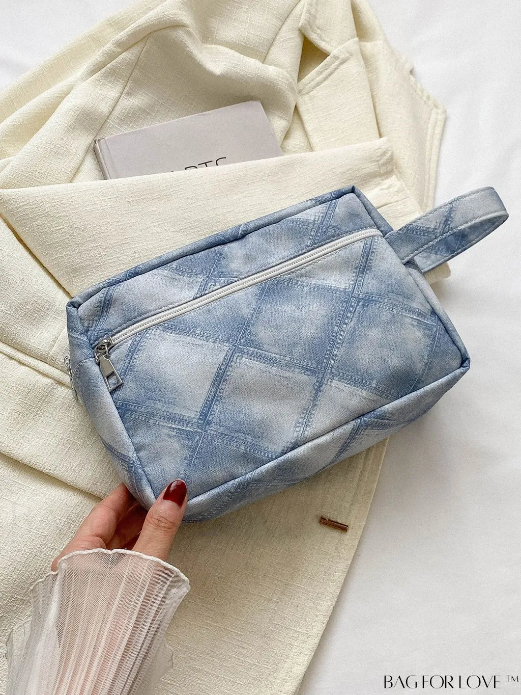 BagForLove - Chic Geometric Pattern Wristlet for Fashionable Individuals