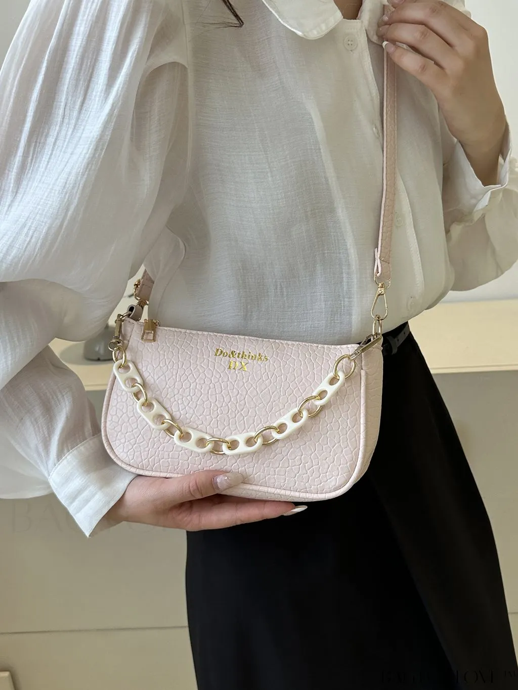 BagForLove - Chic Retro Square Bag with Stylish Chain Detail â Hand Carry or Shoulder