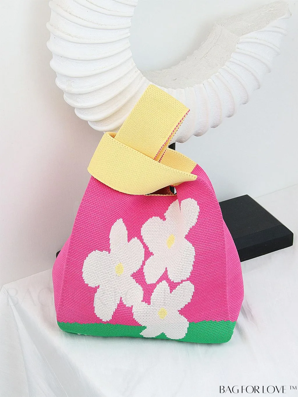 BagForLove - Stylish Tulip Pattern Crochet Bag: Chic Handbag for a Trendy Vacation