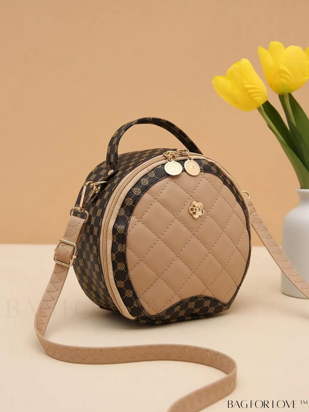 BagForLove - White Mini Quilted Circle Bag with Metal Chain Strap - Fashionably Chic