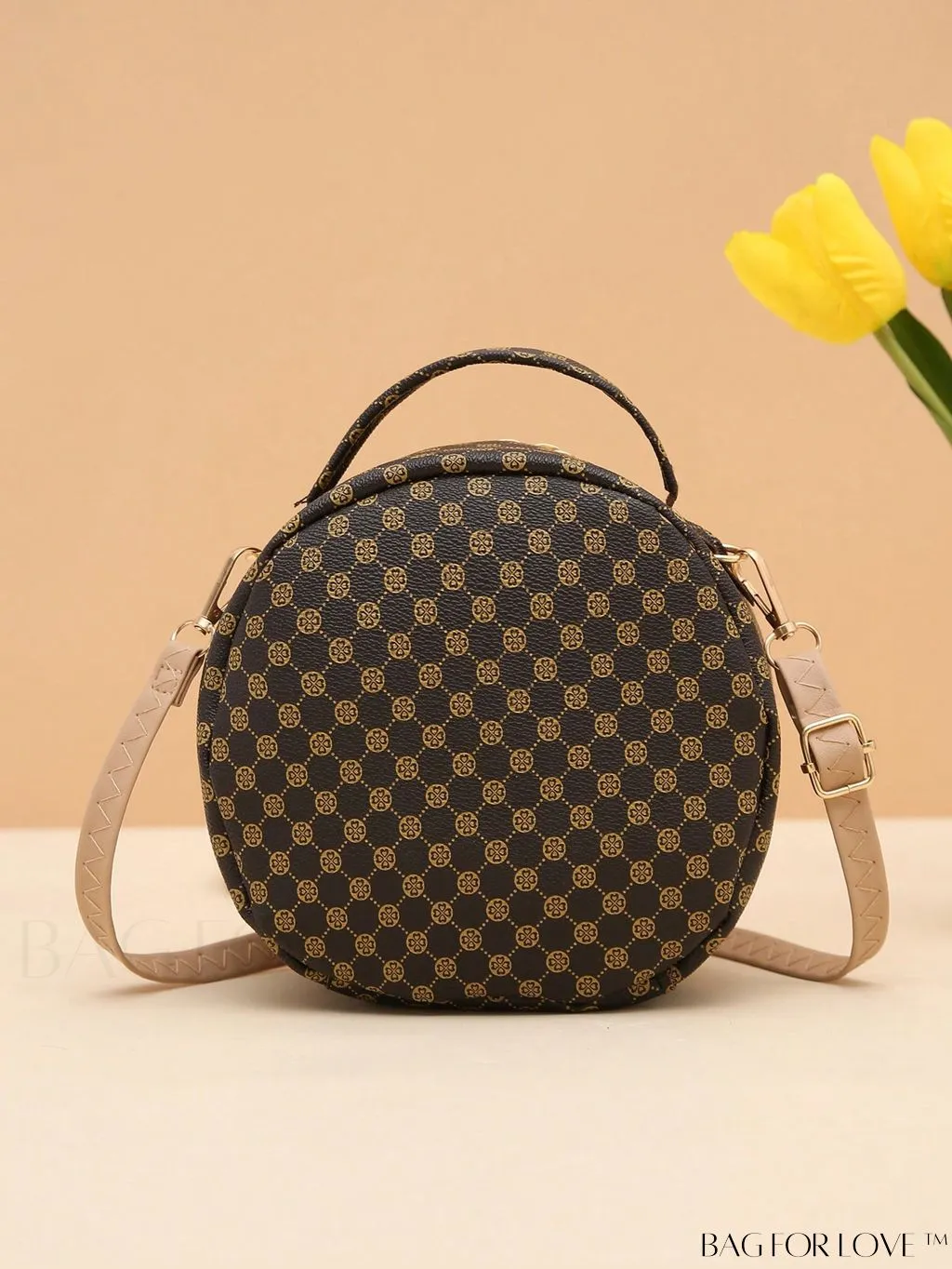 BagForLove - White Mini Quilted Circle Bag with Metal Chain Strap - Fashionably Chic