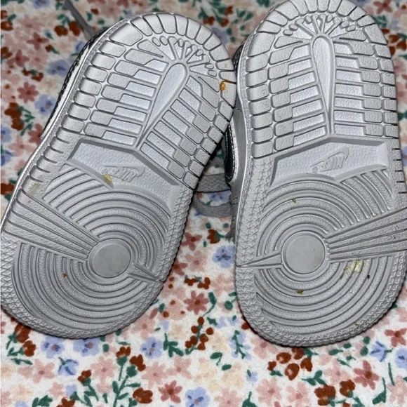 Jordan 1 Retro Low OG &quot;Metallic Silver&quot;  ‘Baby' Shoe