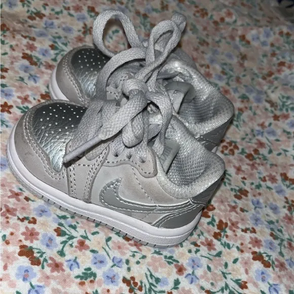 Jordan 1 Retro Low OG &quot;Metallic Silver&quot;  ‘Baby' Shoe