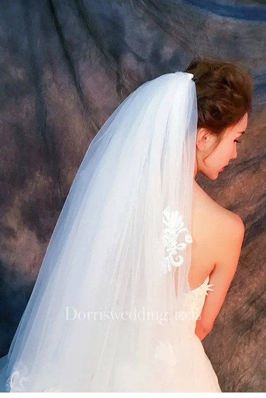 Simple Puffy Short Tulle Wedding Veil with Appliques