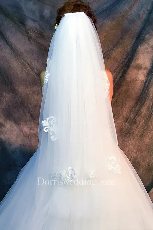 Simple Puffy Short Tulle Wedding Veil with Appliques