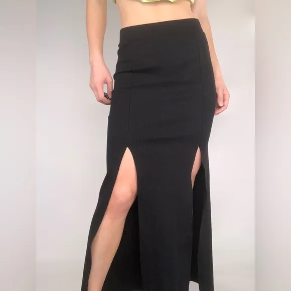 The RANGE MASS RIB SLASHED MIDI SKIRT